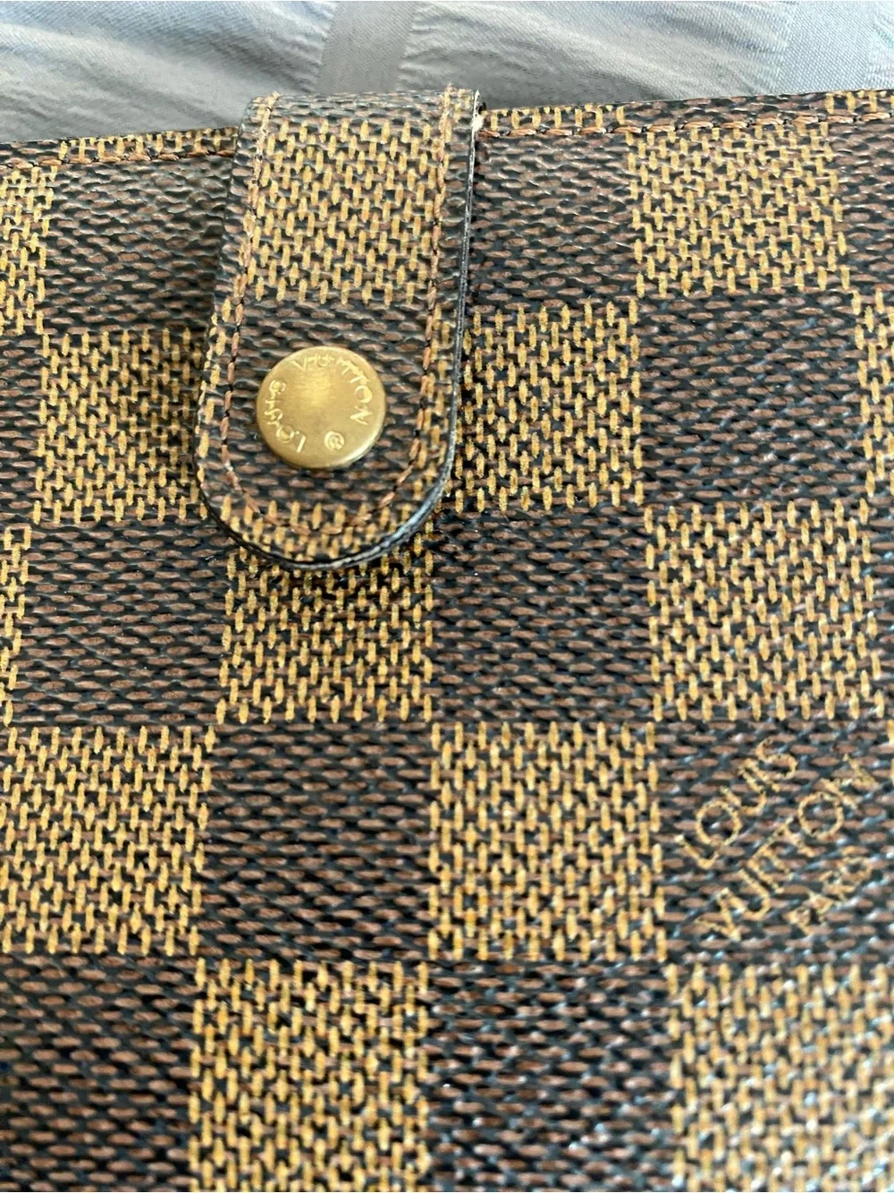 Louis Vuitton Authentic France 2/2000 Damier Ebene Compact Kiss Lock Check Walle